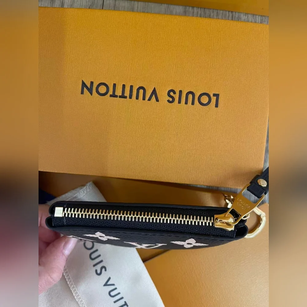 Louis Vuitton Key Pouch - Picture 6 of 11